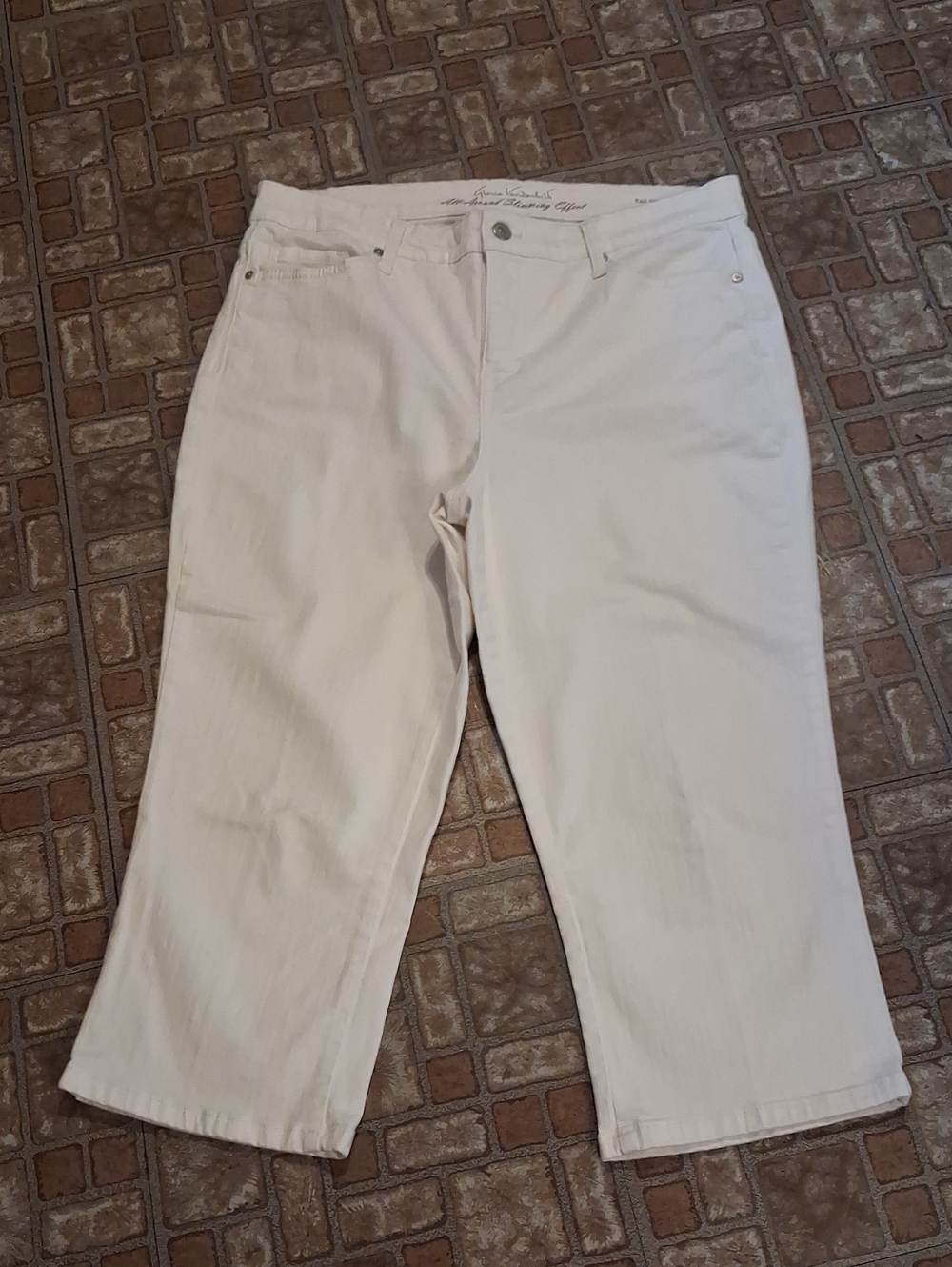Gloria Vanderbilt Women's White Capris - Straight Crop Size 12